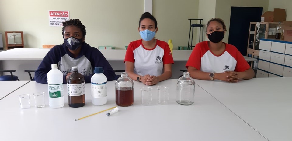 Alunos de Colatina produzem biodiesel caseiro e conquistam 3º lugar geral na FECINC
