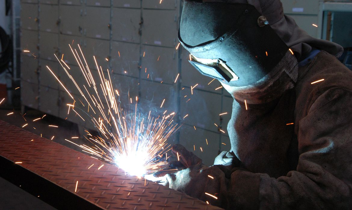 Confiança do Empresário Industrial cai pelo terceiro mês consecutivo