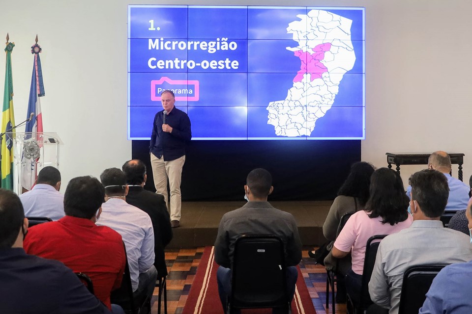 Governador apresenta Plano de Investimentos 2020/2021 a vereadores da região Centro-Oeste