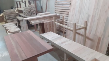 Mais de 100 móveis são produzidos por internos do sistema prisional