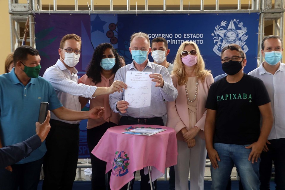 Governador autoriza construção de quadra poliesportiva em escola estadual em Vitória