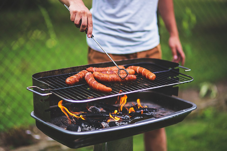 Cliente que encontrou corpo estranho em alimento deve ser indenizada