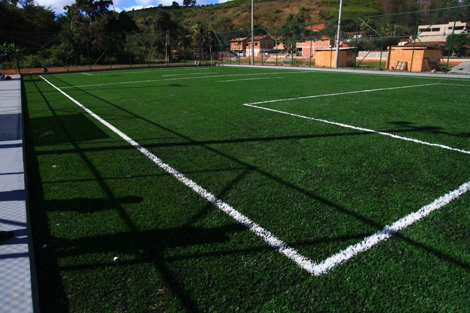 Campos Bom de Bola em Itaguaçu e Marilândia entram em fase final de construção