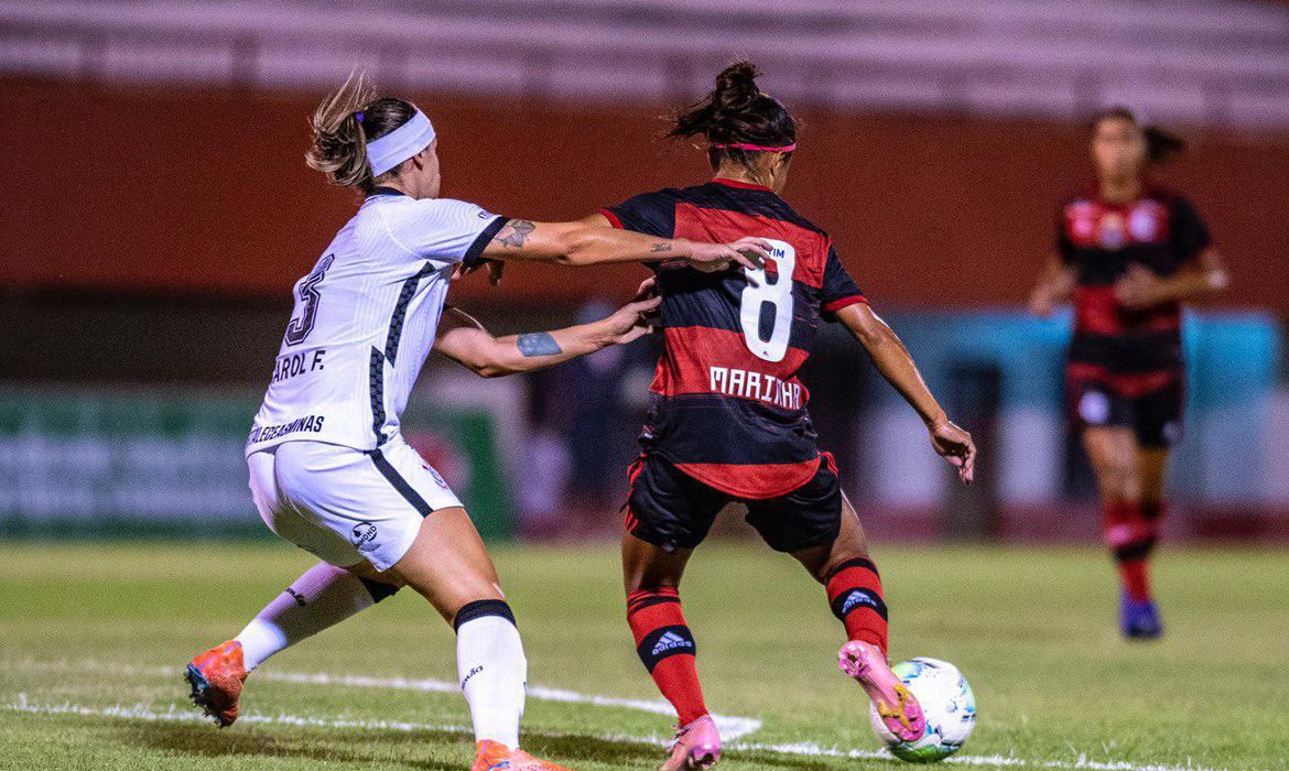 Corinthians vence Flamengo no Brasileiro feminino