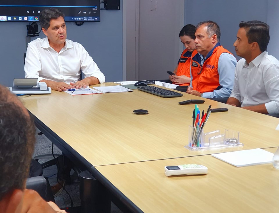 Governo recebe lideranças para buscar solução de inundações em Linhares