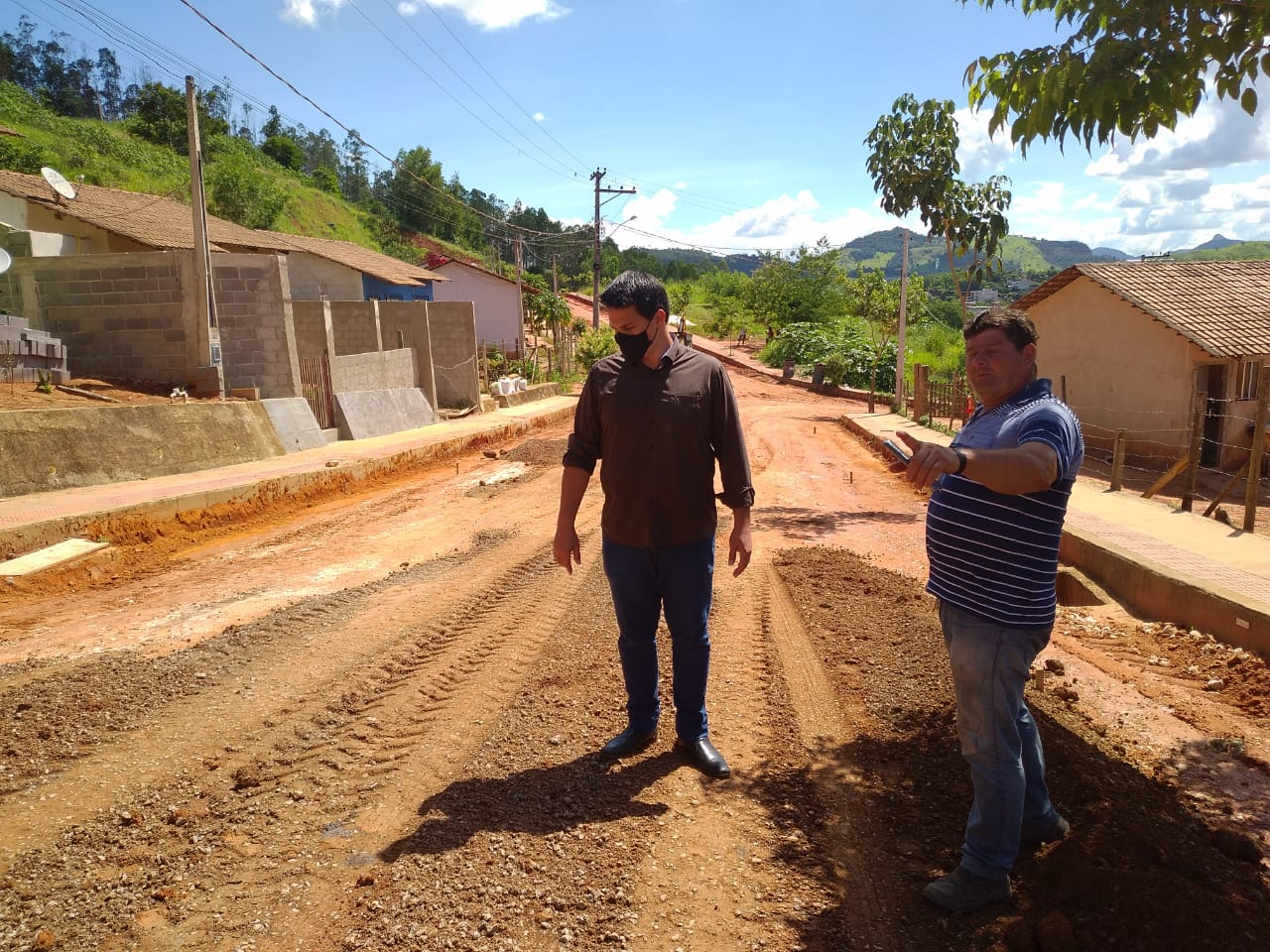 Prefeitura de Castelo realiza obras de reparos e manutenção em ruas no Bairro Cava Roxa