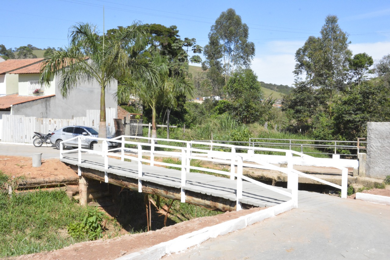 Prefeitura entrega passarela de acesso dos bairros Manoel Alves Siqueira e Nova Guaçuí