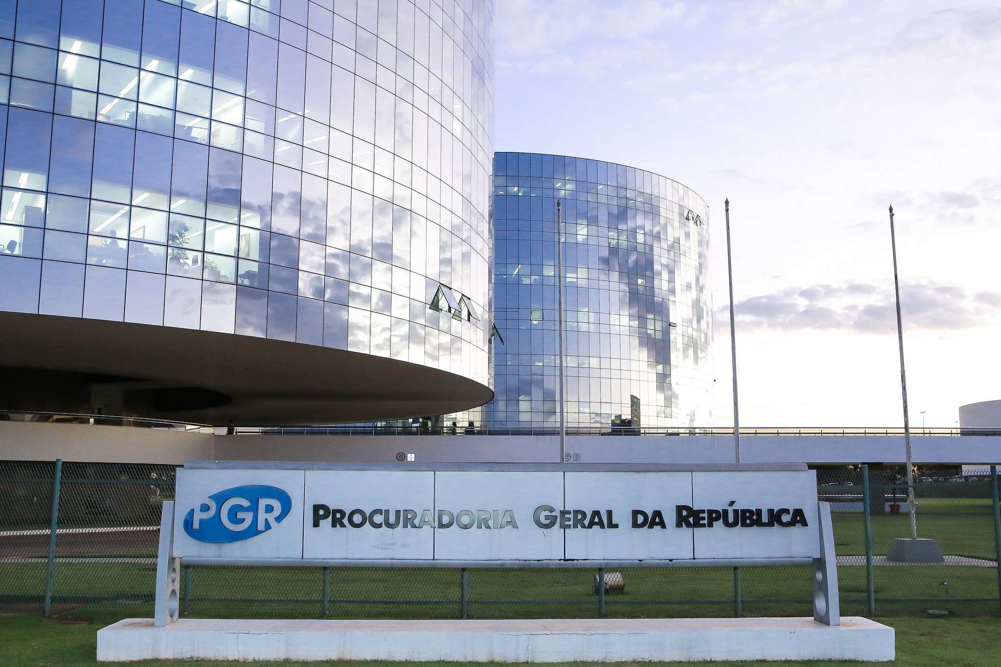 Entendam como funcionam a AGU e a PGR