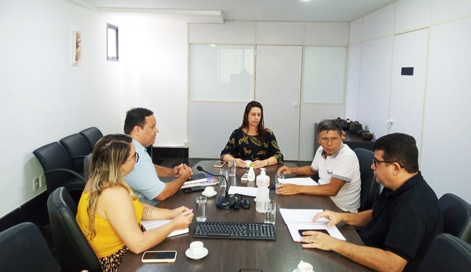 Setades e Prefeitura de Presidente Kennedy debatem projeto do Porto Central