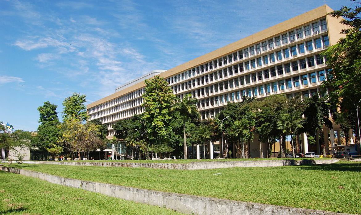 UFRJ transfere para o dia 24 o início do período letivo remoto