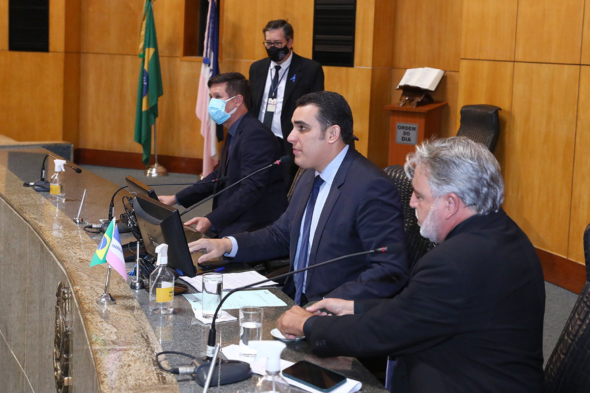 LOA: relatório de Finanças fica para dezembro
