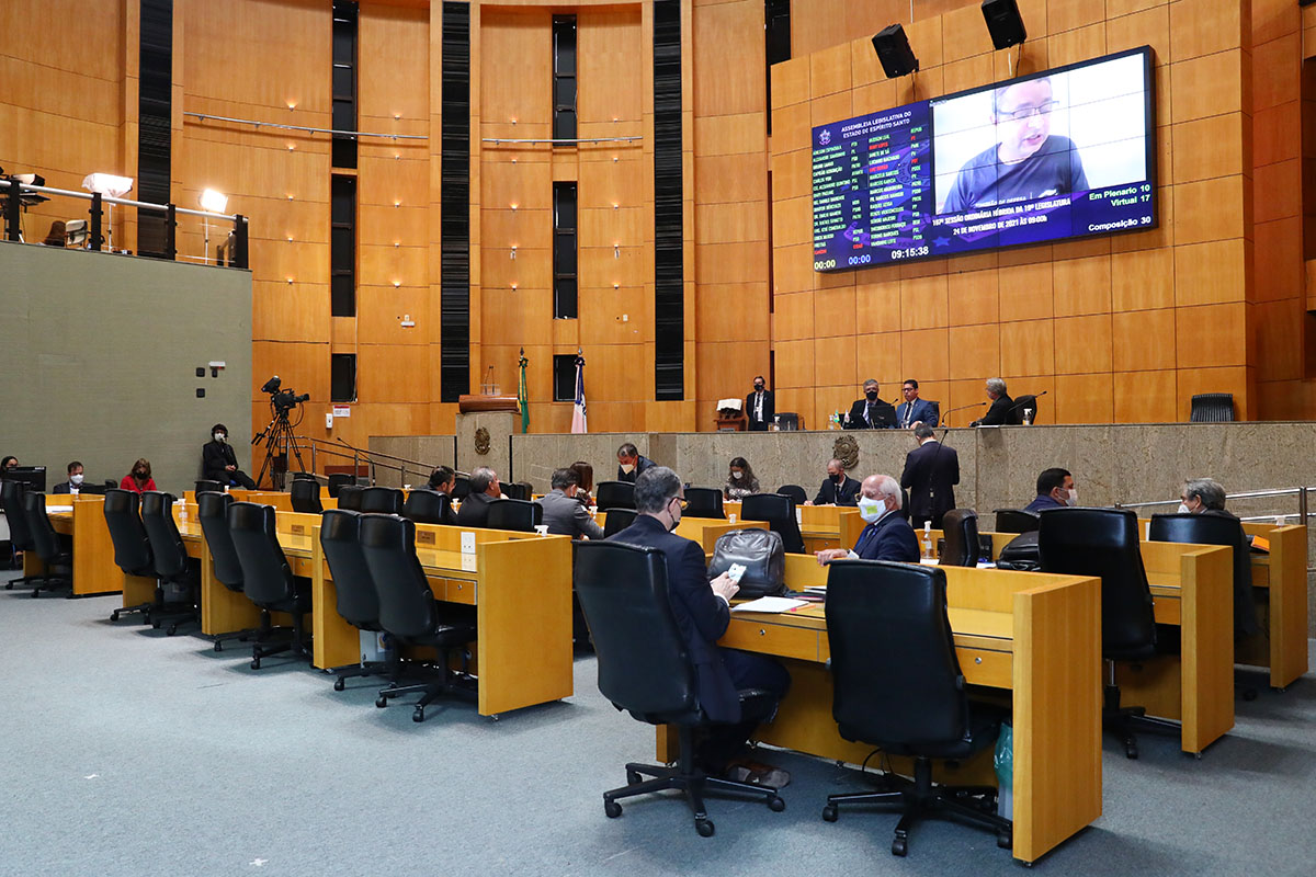 Ales analisa veto, mas pauta continua trancada