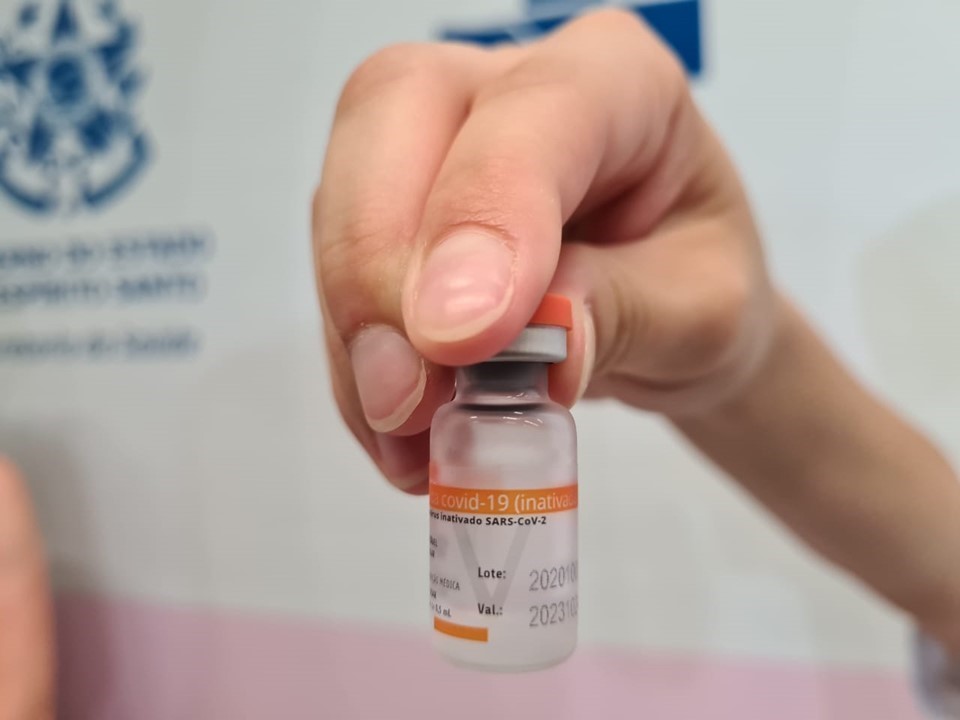 Vinte mil doses da Coronavac chegam ao Estado neste sábado (08)