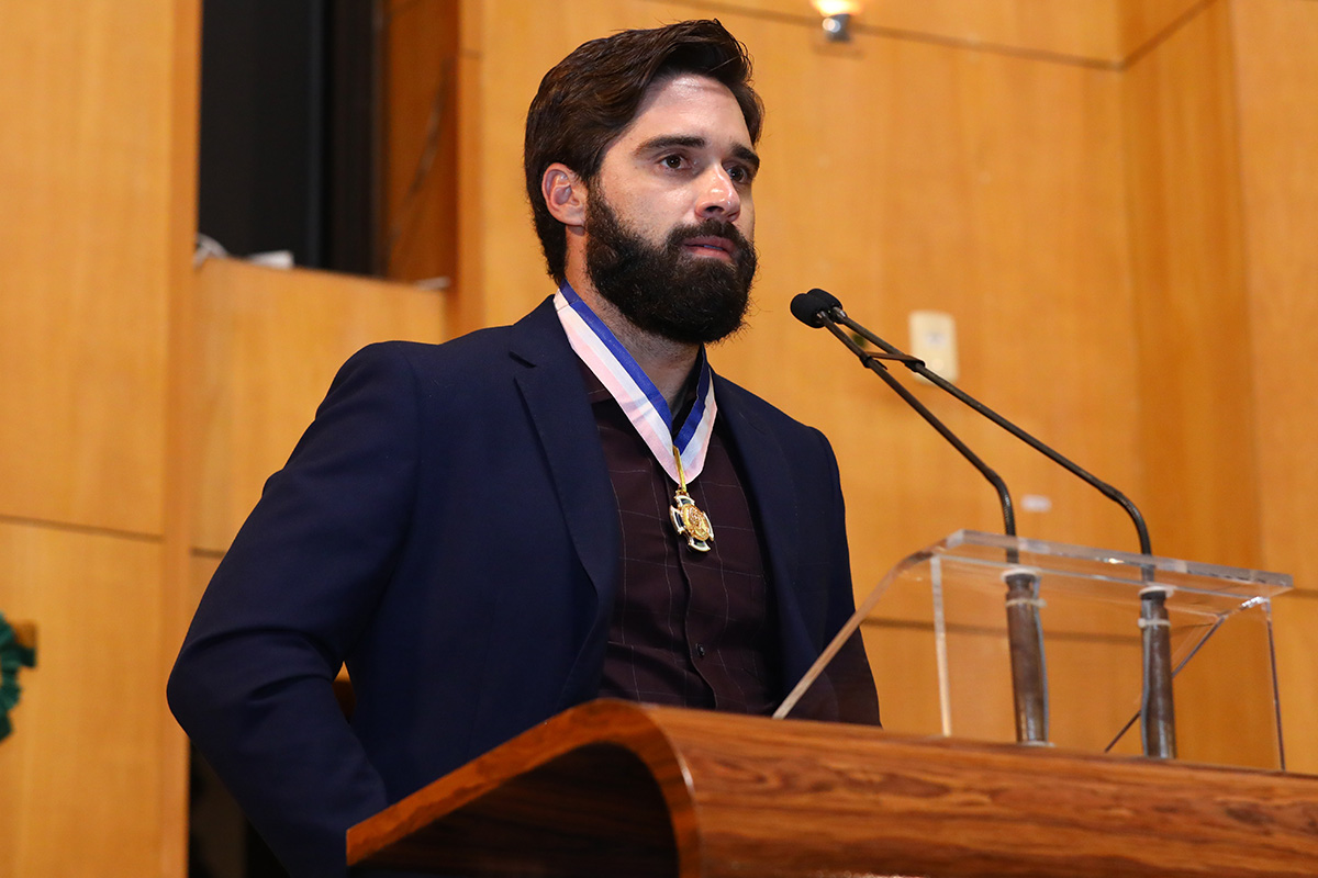 Atletas recebem comenda em solenidade na Ales