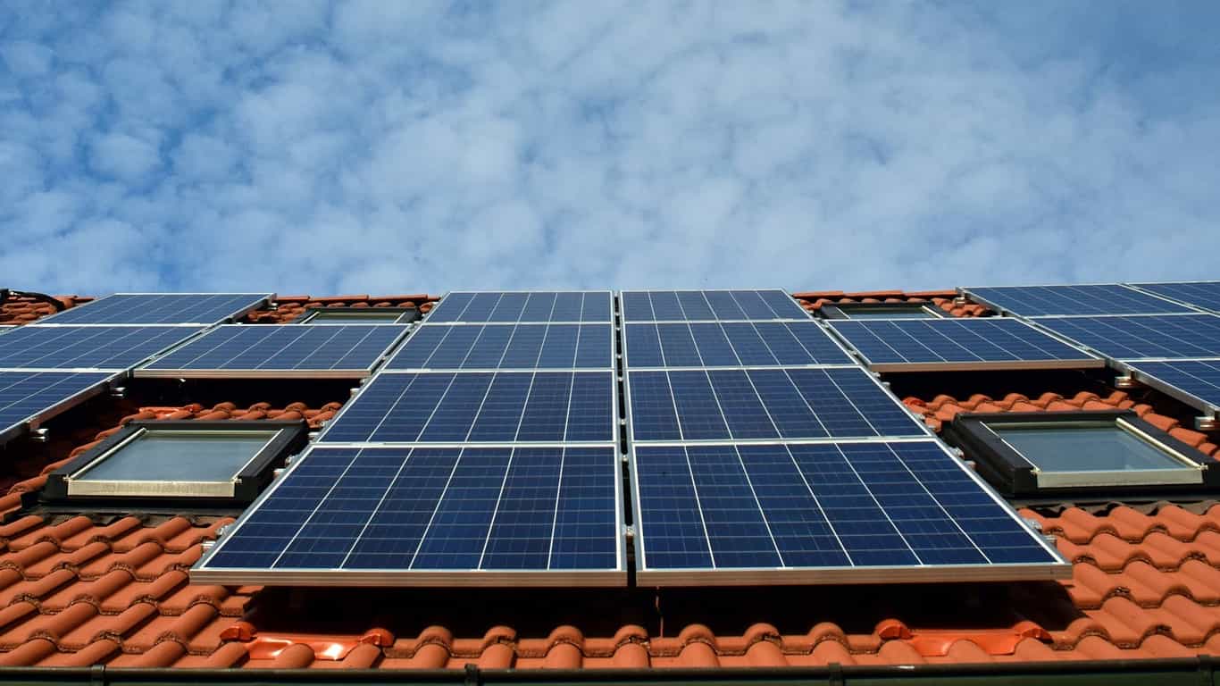 Investimento em geração de energia solar: aliado do meio ambiente e da economia