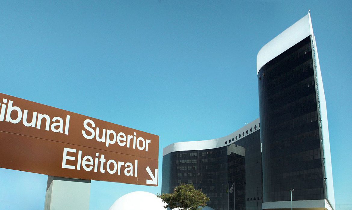 TSE decide que adiamento de eleições libera candidatura de ficha-suja