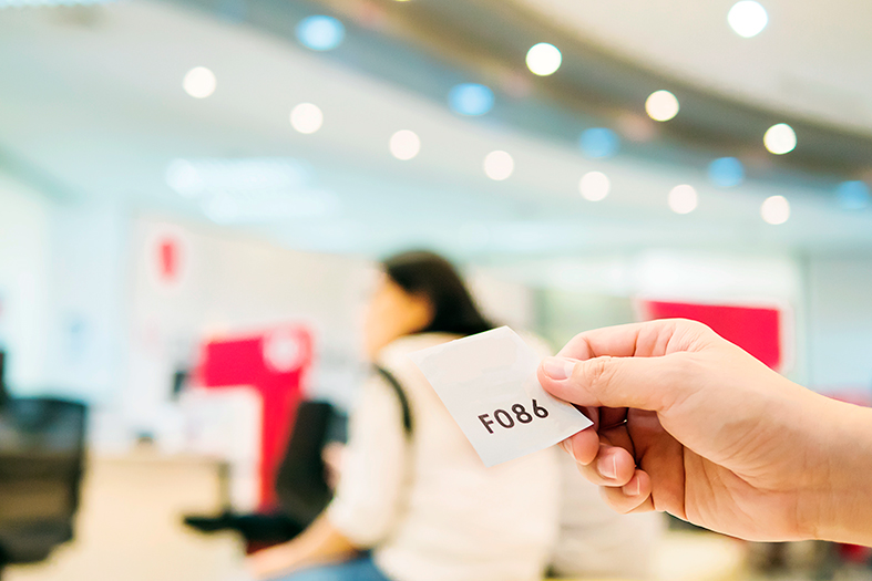 Banco deve indenizar cliente por facilitar crédito e descontar aposentadoria acima do limite