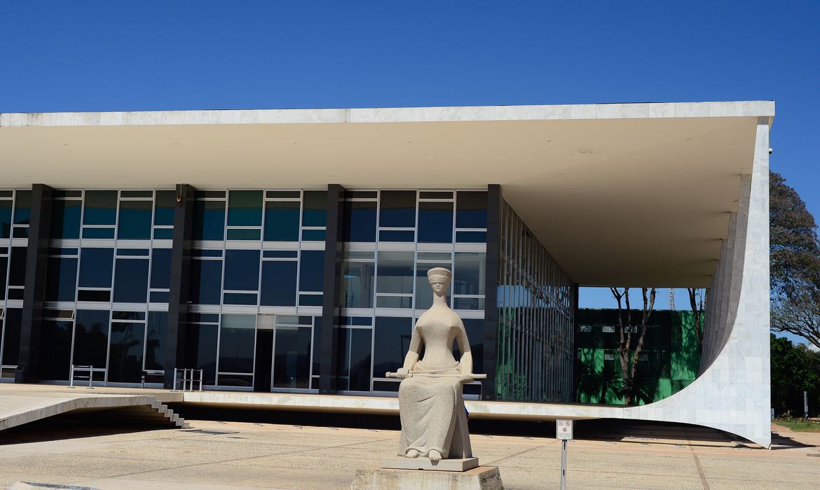 Mais de um ano após liminares, STF debate juiz de garantias