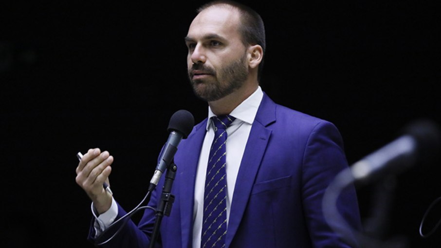 Conselho de Ética absolve Eduardo Bolsonaro por ofensas a Joice Hasselmann