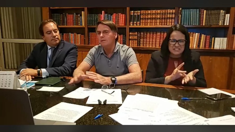 Bolsonaro questiona uso de máscaras: 