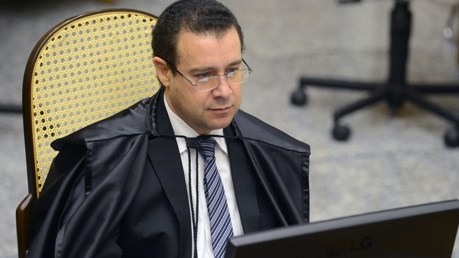 Ministro do STJ anuncia aposentadoria e abre vaga para indicação de Bolsonaro