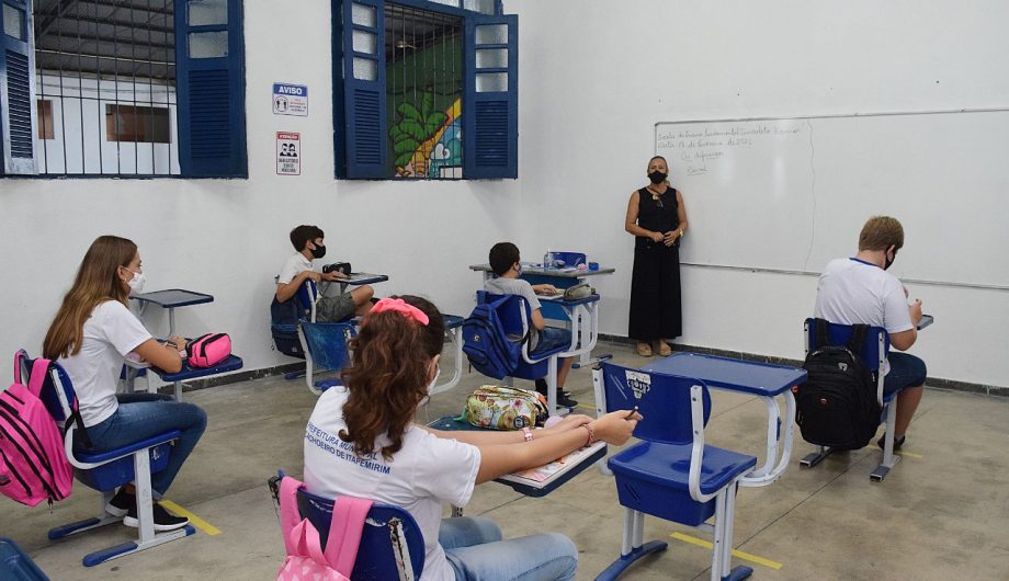 Alunos e professores da rede municipal recebem apoio psicológico na volta às aulas