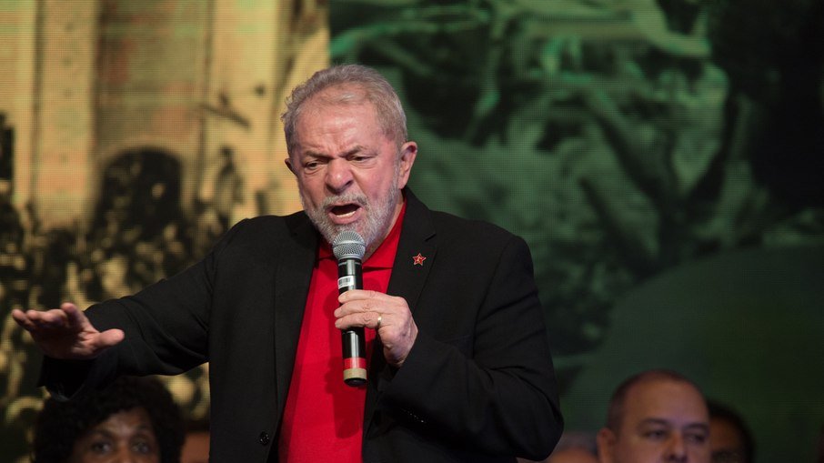Mais querido e menos rejeitado, Lula supera potencial de votos de Bolsonaro