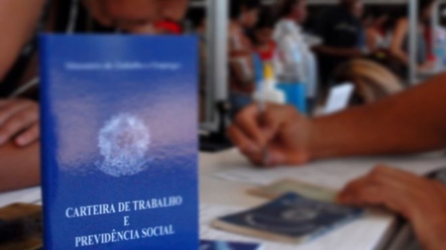 210,4 mil vagas de concursos abertos pelo Brasil; salário de até R$ 16.549,40