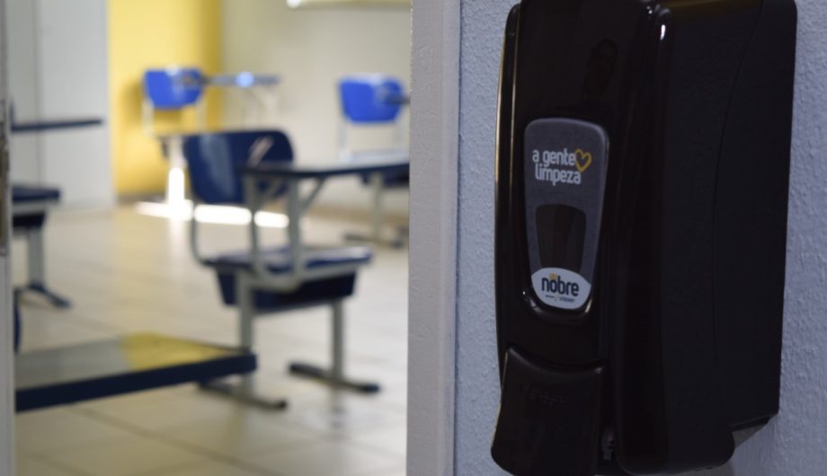 Com aulas suspensas, estudantes das escolas municipais terão atividades pela internet