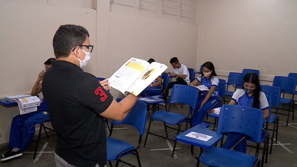 Ministro da Educação reforça pedido para  imunização de professores