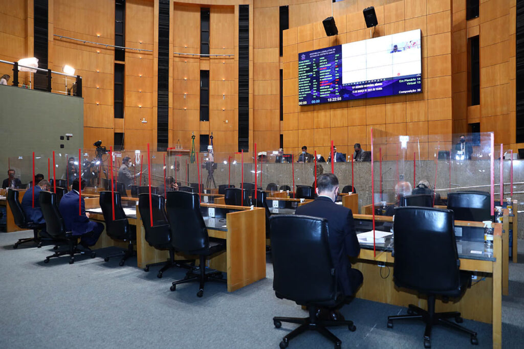 Oito urgências compõem pauta desta quarta