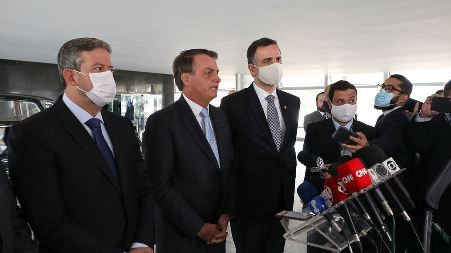 Bolsonaro convida STF, Lira e Pacheco para discutir plano de combate à Covid-19