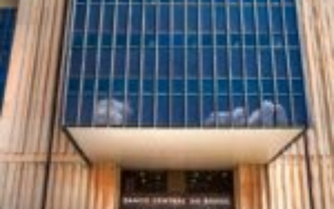 Banco Central reduz a 3,6% projeção de alta do PIB em 2021 e prevê superávit maior
