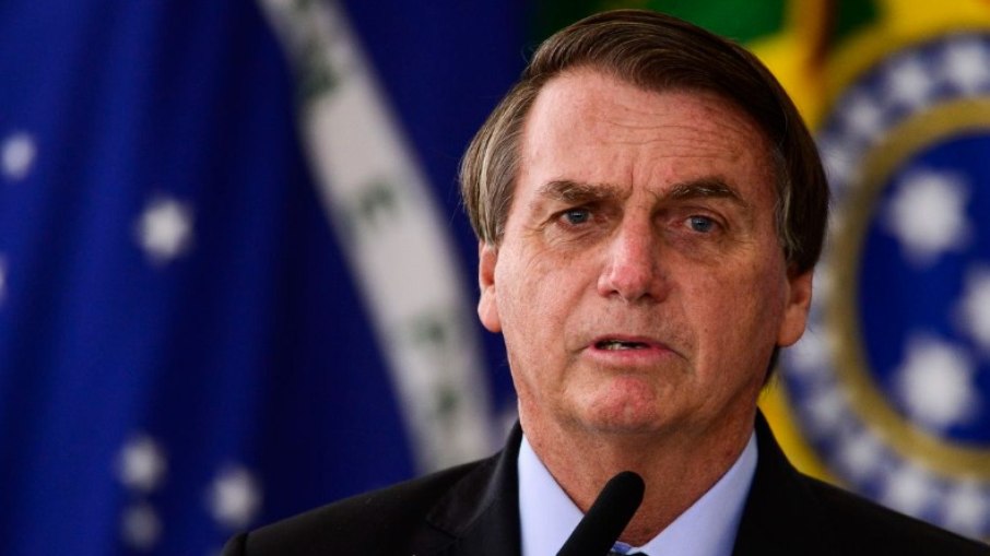 Auxílio emergencial: Bolsonaro assina decreto de pagamento para informais