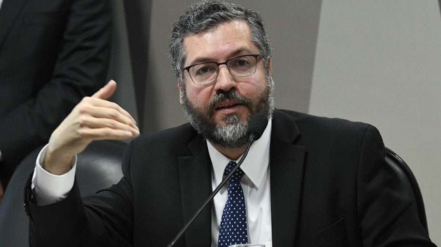 Congresso quer demissão de Ernesto Araújo mesmo se Filipe Martins for exonerado