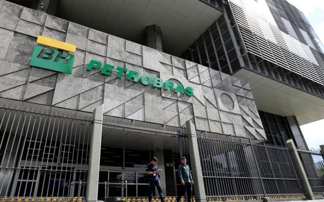 Petrobras (PETR4) demite gerente de RH por negociar ações com informações privilegiadas