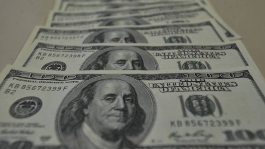 Dólar cai com perspectiva de acordo sobre o Orçamento