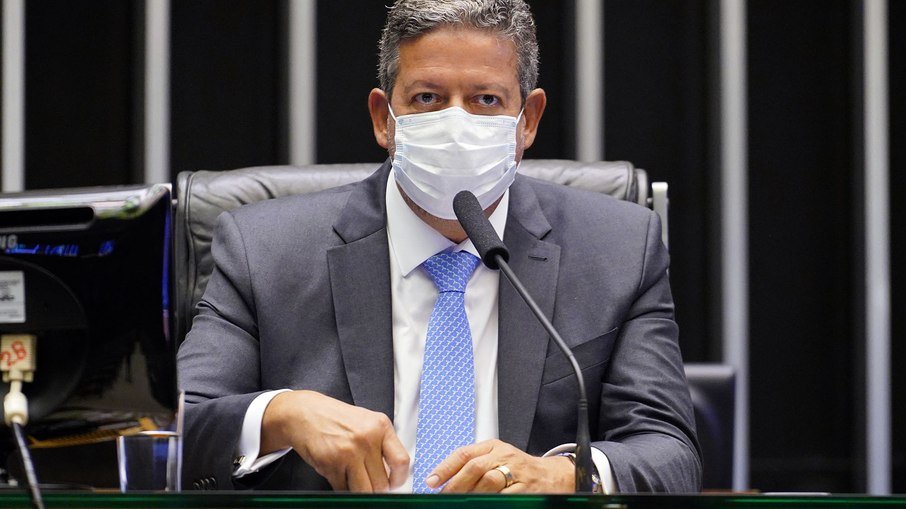 Lira quer votar proposta para substituir Lei de Segurança Nacional com urgência