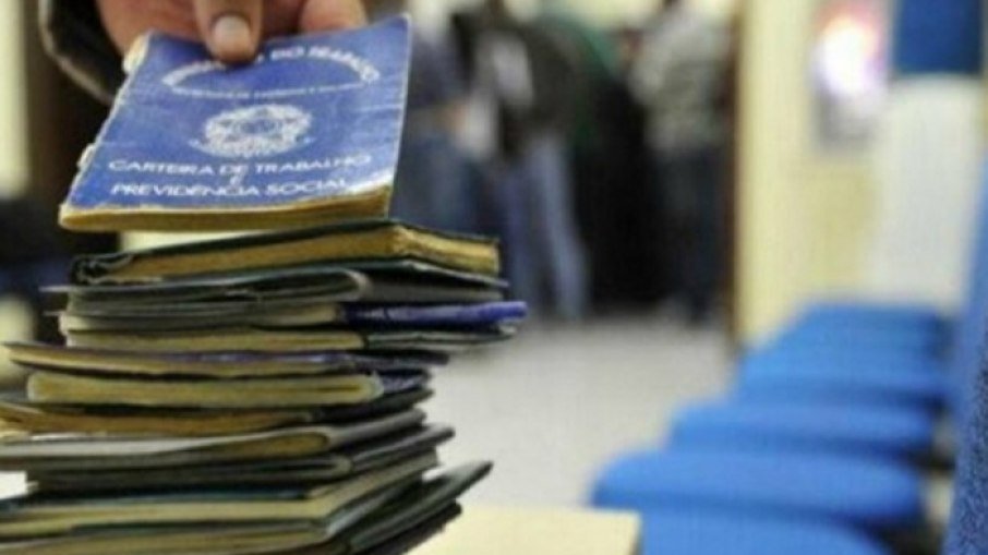 Brasil tem quase 5 mil vagas de concurso público; salários vão até R$ 32 mil