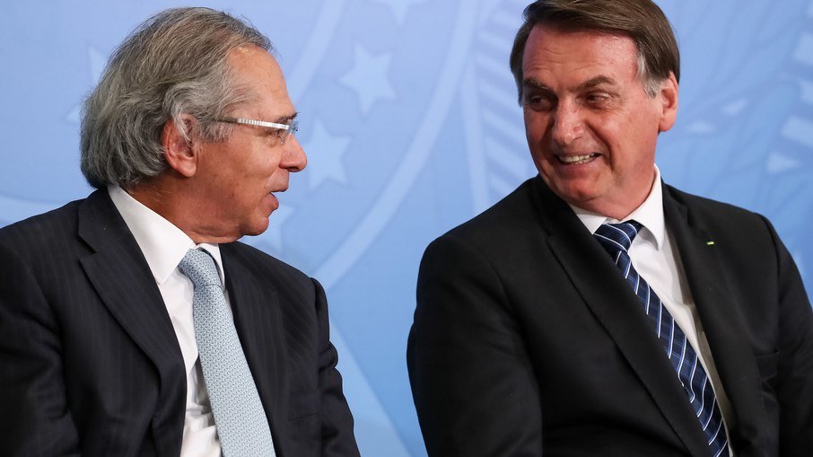 A 10 dias do fim do prazo, Bolsonaro vive impasse do Orçamento