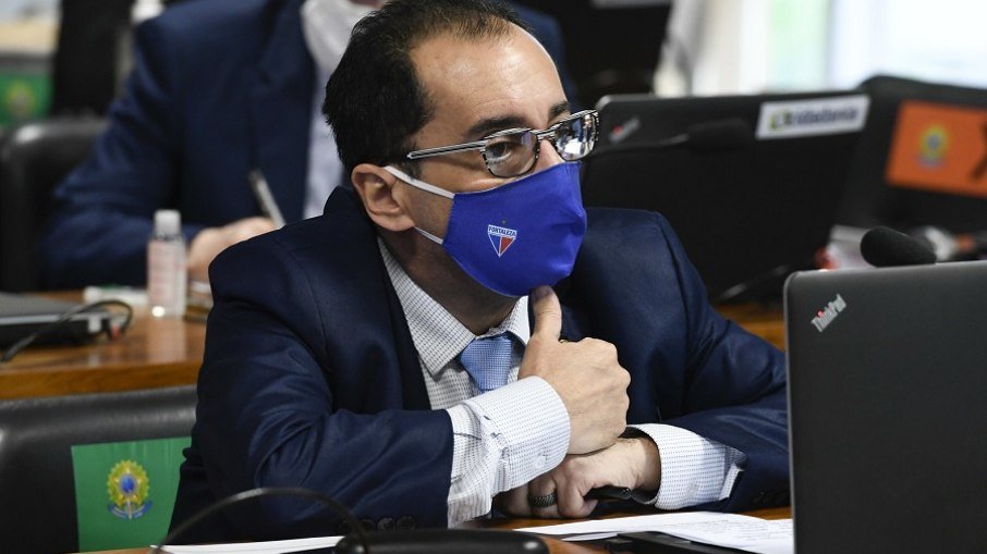 Após ser alvo de representação, Kajuru desafia Flávio no Conselho de Ética