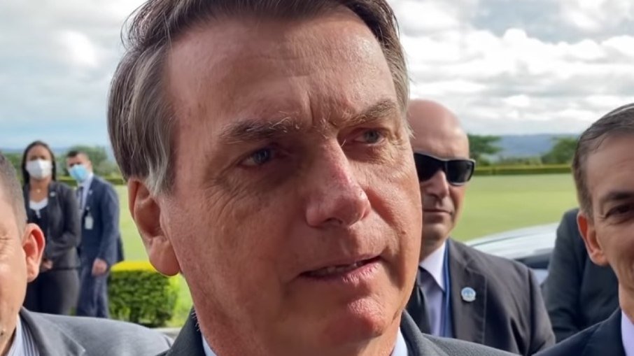 Bolsonaro diz que espera 'sinalização' do povo para agir sobre lockdown