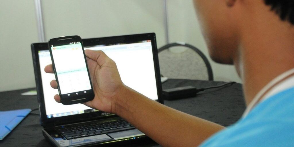 Acesso de estudantes à internet aumenta para 88,1% em 2019, diz IBGE
