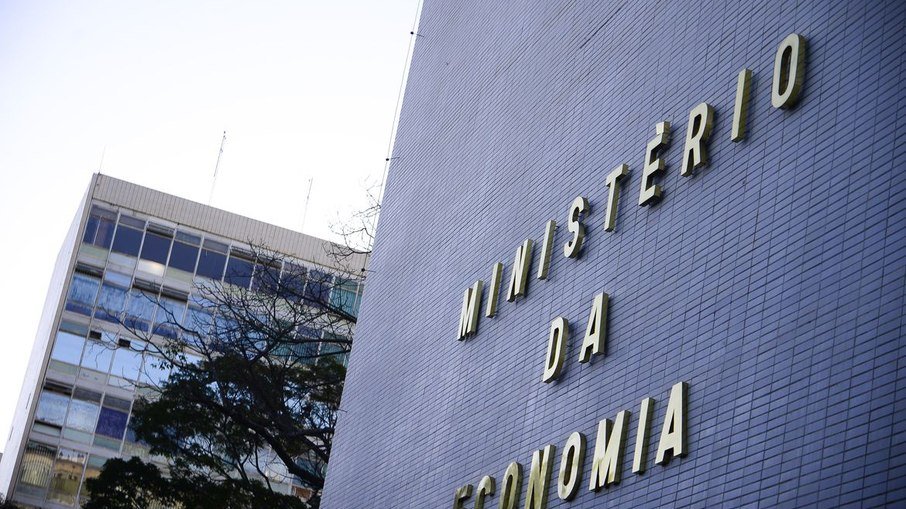 Justiça suspende compra de passagens aéreas pelo Ministério da Economia