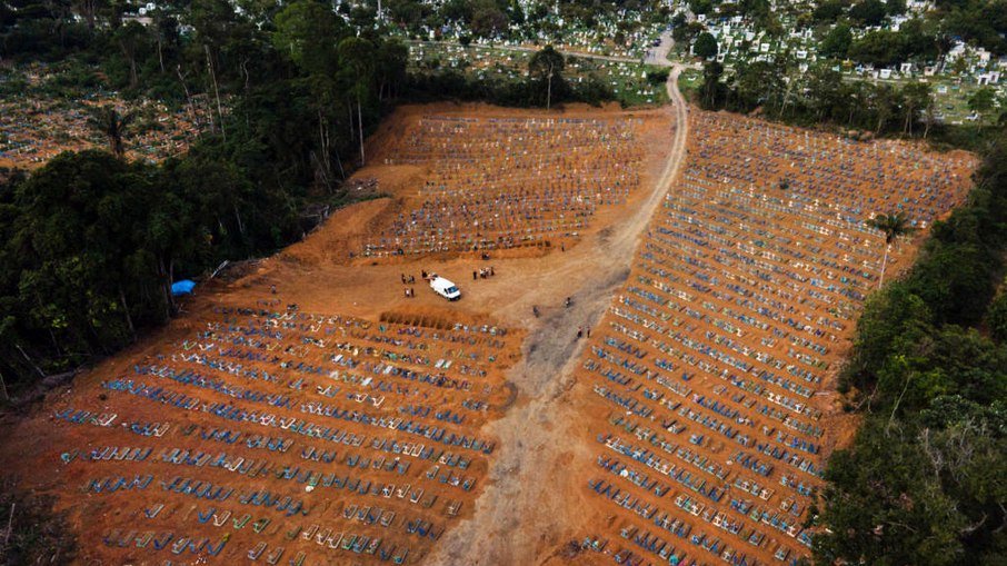 Brasil tem 30 mil casos de Covid em 24h e se aproxima de 14 milhões de infecções