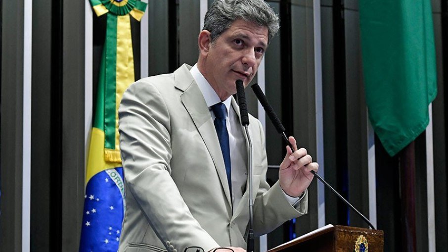 Senador do PT selou acordo entre Bolsonaro e Câmara pelo Orçamento