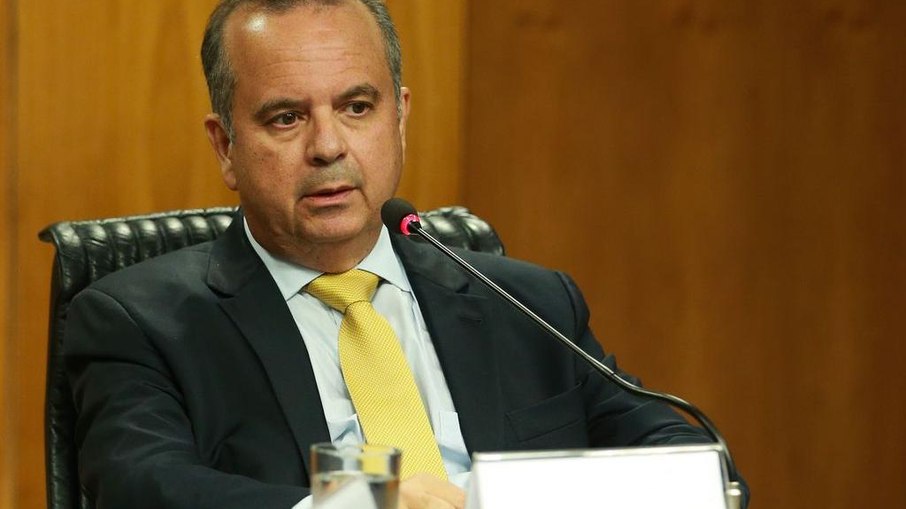Ministro 'rival' de Guedes é o que mais sofre com vetos no Orçamento