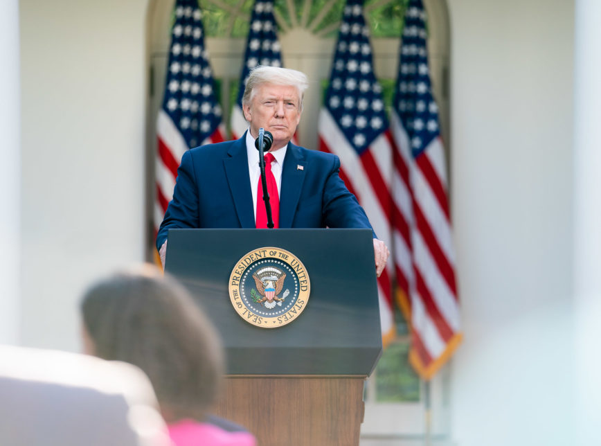 Facebook vê ‘desinformação’ e remove publicação de Trump pela 1ª vez
