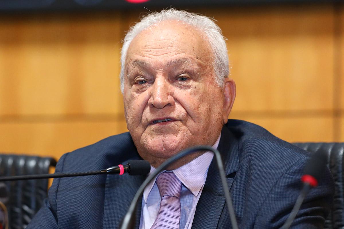 Ferraço pede reativação de escolas em Itapemirim