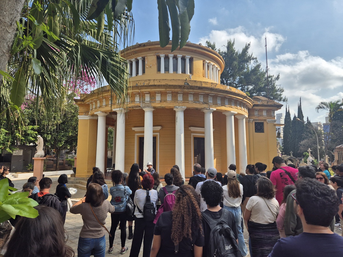Passeio no Cemitério da Consolação celebra os Modernistas